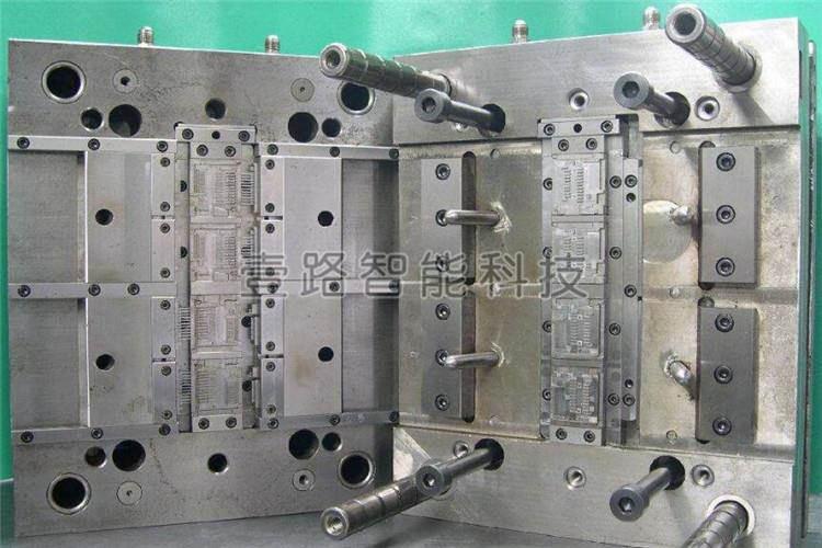 快速變模溫注塑工藝在注射前采用各種加熱方式，將注塑模具型腔快速加熱到聚合物的熱變形溫度以上