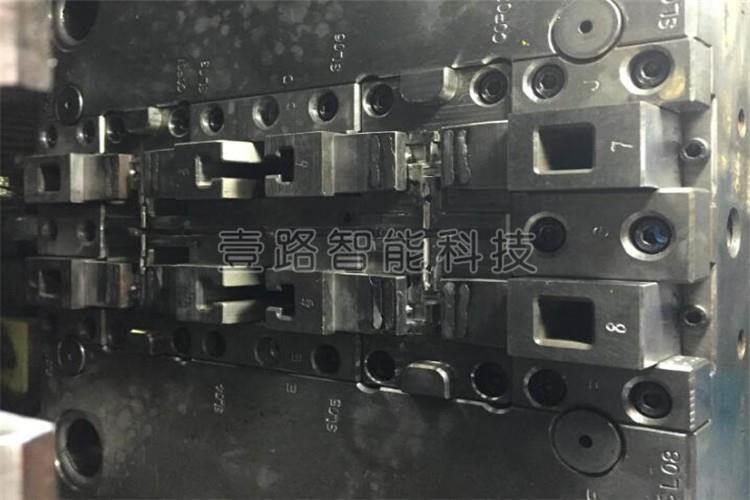 塑膠模具設(shè)計(jì)的合理性和可加工性也是決定模具價格的一大因素