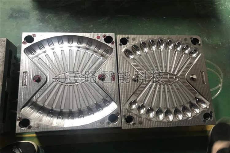 為了實(shí)現(xiàn)“成本效益”目標(biāo)，清洗塑膠模具應(yīng)注意：制定詳細(xì)的模具清洗計(jì)劃