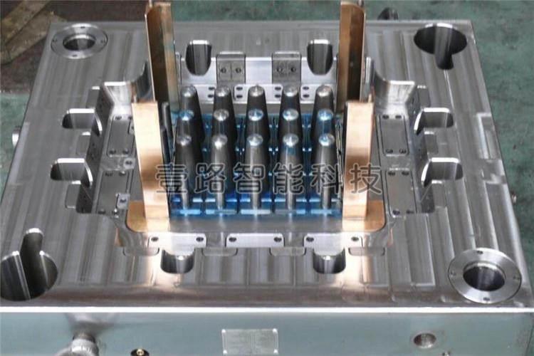 注塑模具表面溫度太低通常會(huì)導(dǎo)致成型零件外觀不良，并且缺陷容易識(shí)別