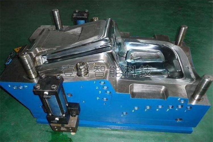 影響塑料注塑模具表面沖蝕磨損的因素很多，如模具鋼性能、塑料顆粒的性能、塑料顆粒沖擊速度以及模具表面氧化物的厚度等