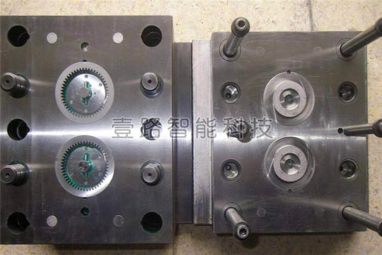 注塑模具是一種生產(chǎn)塑膠制品的工具；也是賦予塑膠制品完整結(jié)構(gòu)和精確尺寸的工具