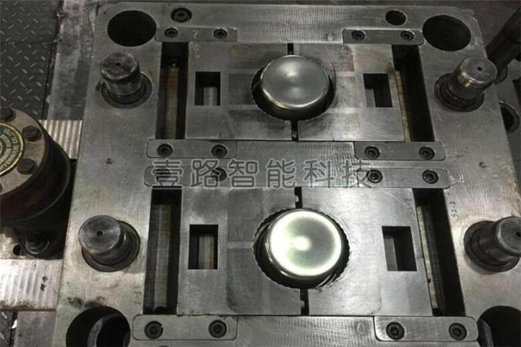 注塑模具方案設計，需要按照模具產品設計的2D圖紙，并利用信息化技術，在生產平臺上對模具進行設計與制造