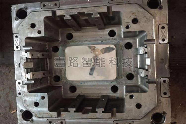 試模是塑料注塑模具制造過(guò)程中的重要環(huán)節(jié)，是技術(shù)、生產(chǎn)和經(jīng)營(yíng)管理的基礎(chǔ)，它為生產(chǎn)的全過(guò)程提供原始數(shù)據(jù)