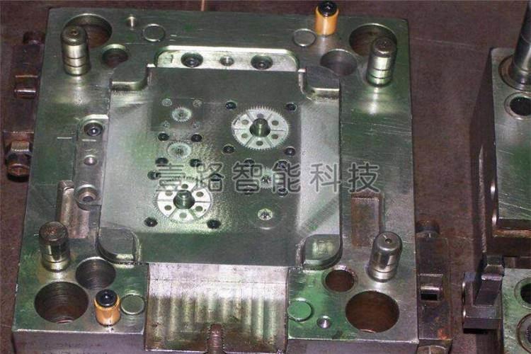 裝置均準(zhǔn)模具維護(hù)器，避免塑膠模具壓模