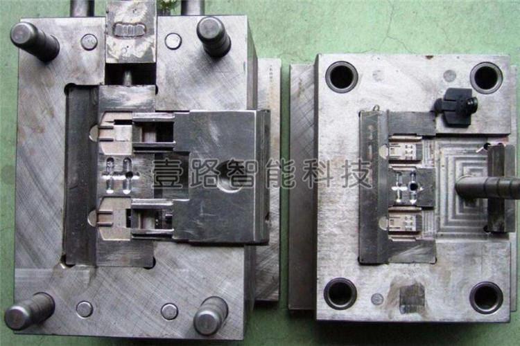 于氣體被高度壓縮，使得注塑模具型腔內(nèi)溫度急劇上升，進(jìn)而引起周?chē)垠w分解、燒灼，使塑件出現(xiàn)局部碳化和燒焦現(xiàn)象