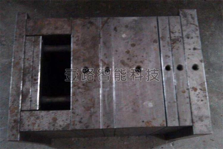 在塑膠模具生產(chǎn)加工這一方面，尤其是在準(zhǔn)備設(shè)計(jì)階段，在這里首先要確定的就是我們要選擇什么樣的注塑零部件再接受設(shè)計(jì)