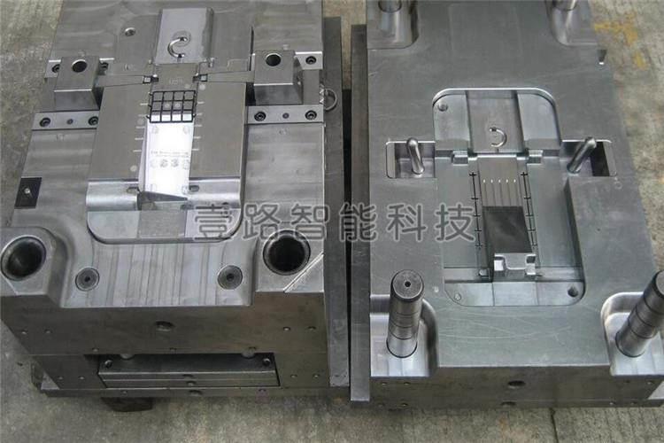 難度越大的模具在加工制造過(guò)程中需要的價(jià)格會(huì)非常高，塑料注塑模具加工價(jià)格也需要考慮它的難易程度