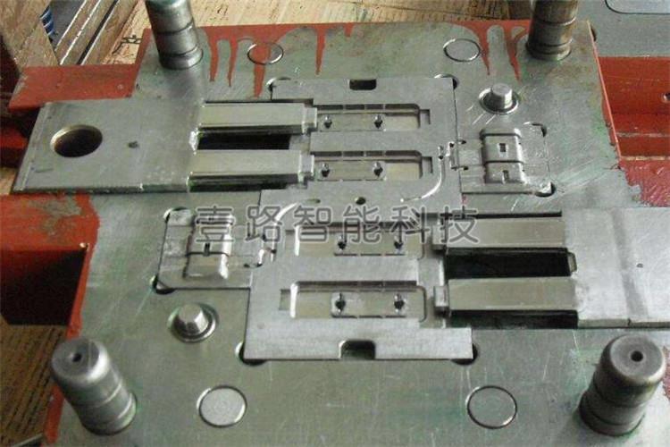 有關(guān)注塑模具的知識：建議獲取注塑模具的設(shè)計圖面，對其進行詳細分析，然后讓注塑模